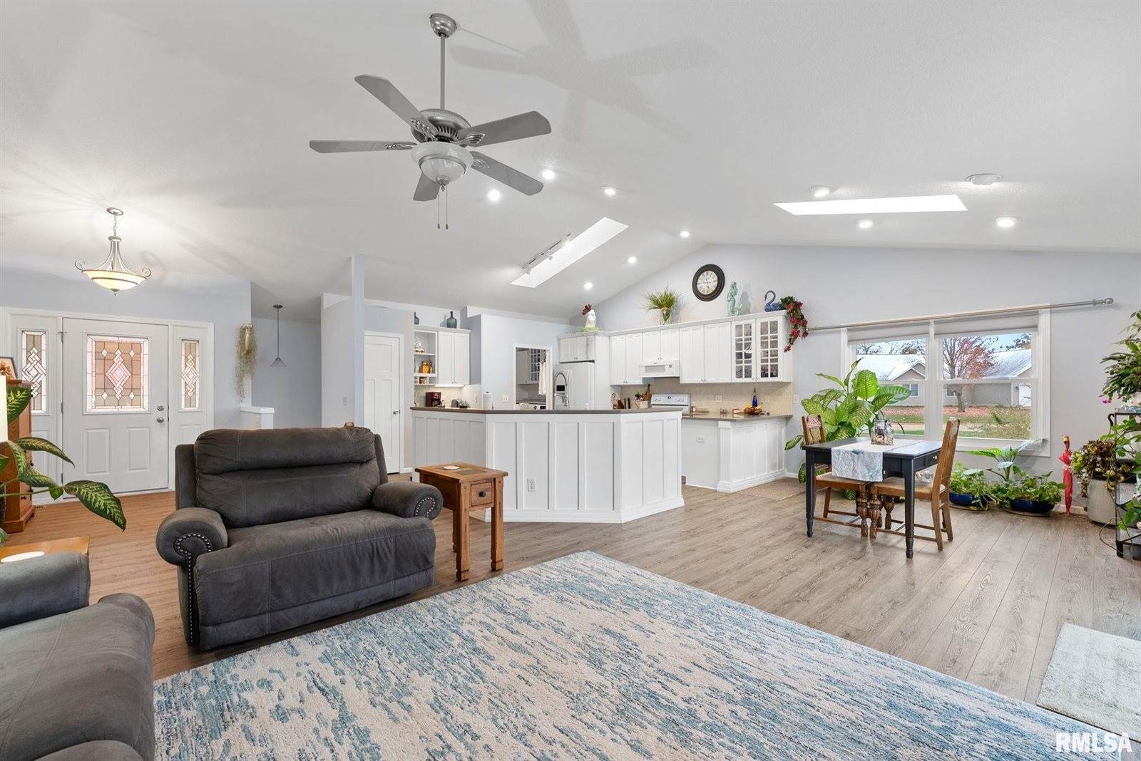 1001 9TH Street, Rapids City, IL 61278