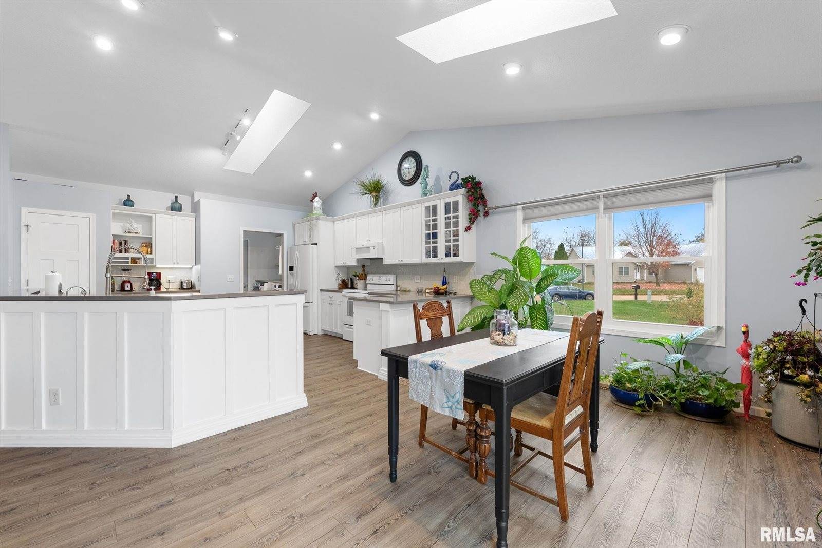 1001 9TH Street, Rapids City, IL 61278