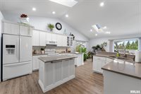 1001 9TH Street, Rapids City, IL 61278