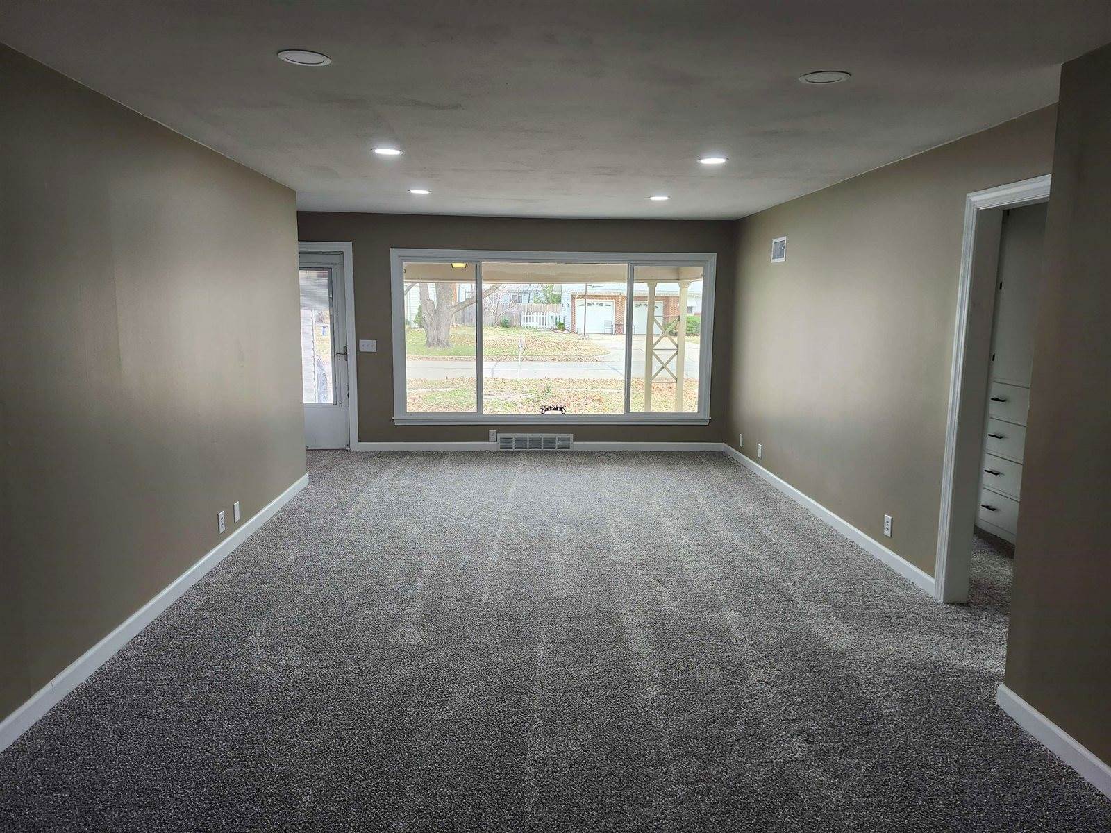 651 Waverly St, Wichita, KS 67218