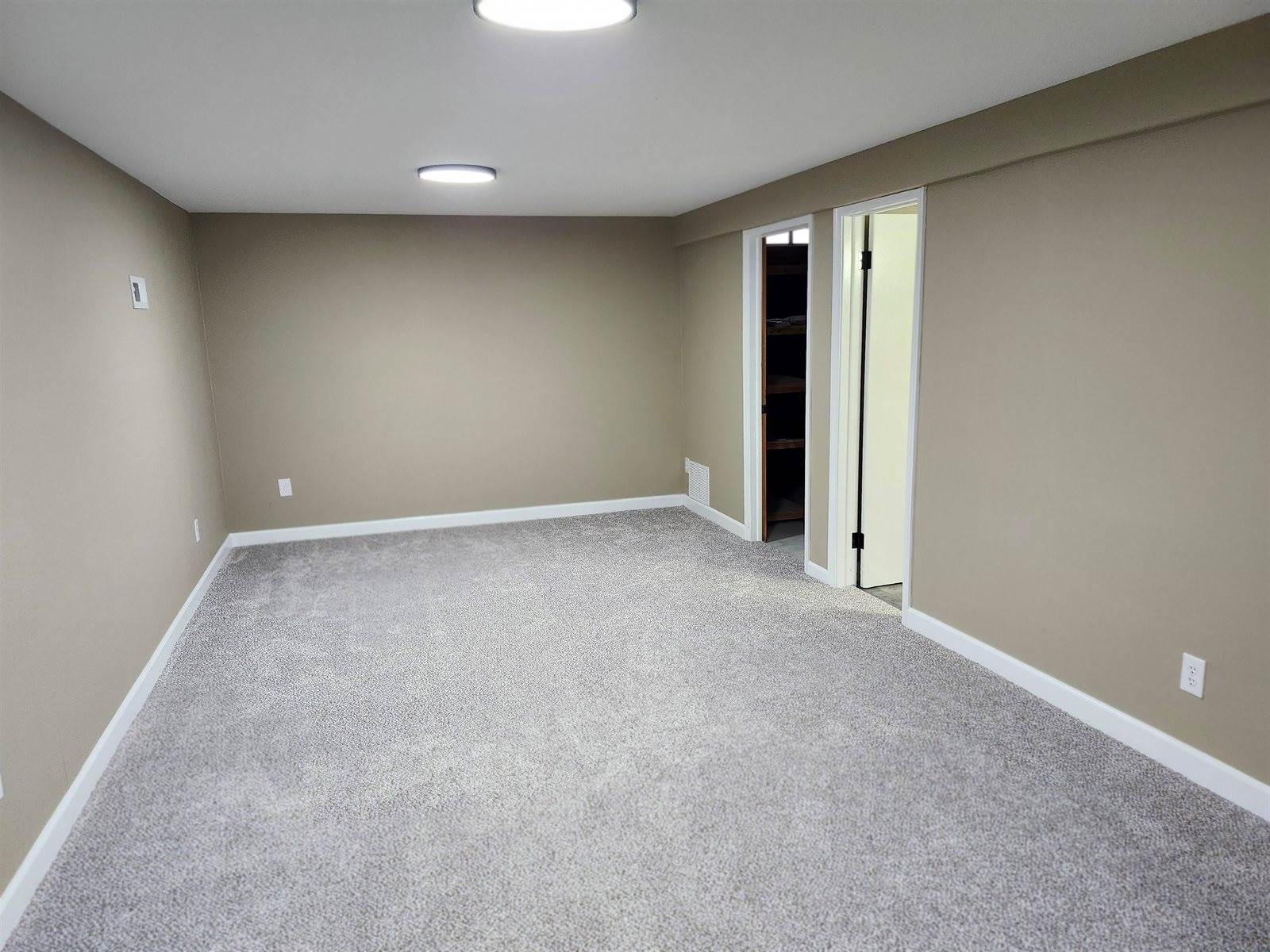 651 Waverly St, Wichita, KS 67218