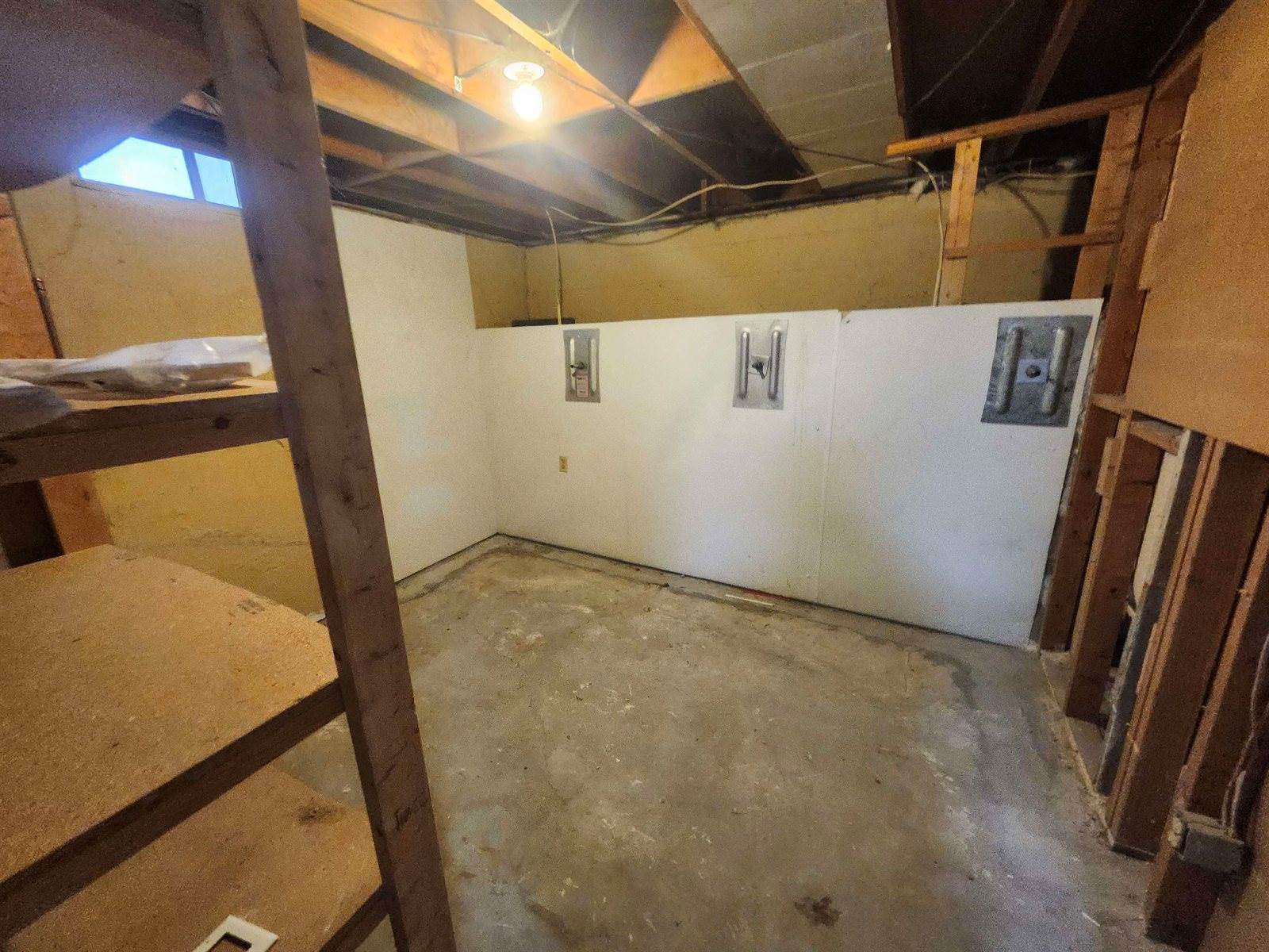 651 Waverly St, Wichita, KS 67218