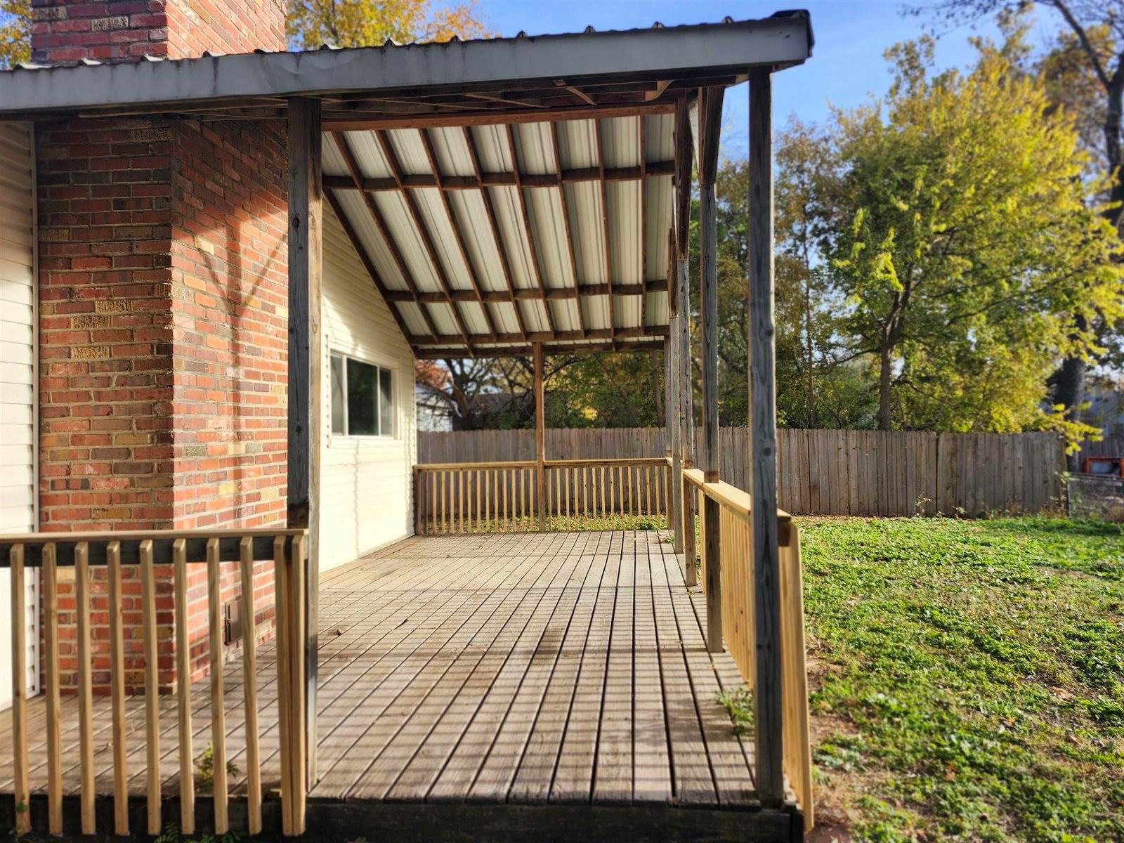 651 Waverly St, Wichita, KS 67218