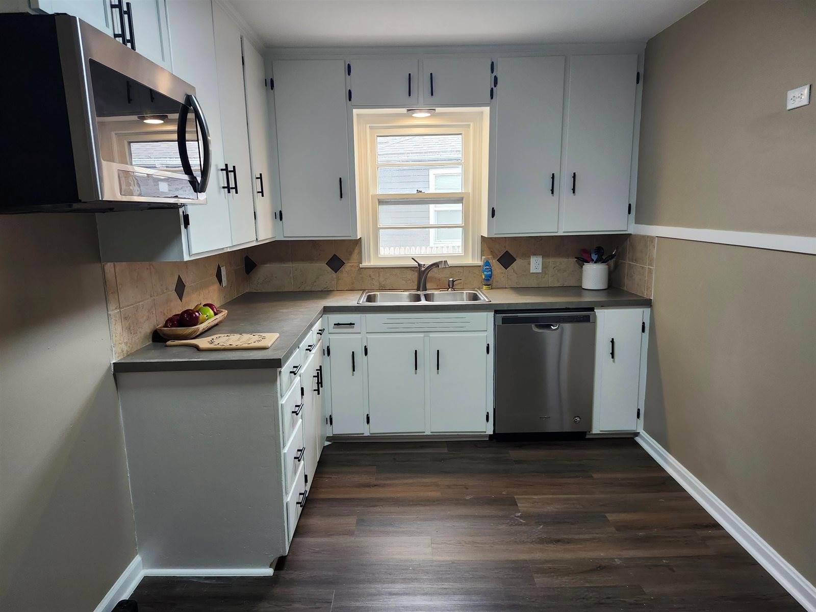 651 Waverly St, Wichita, KS 67218