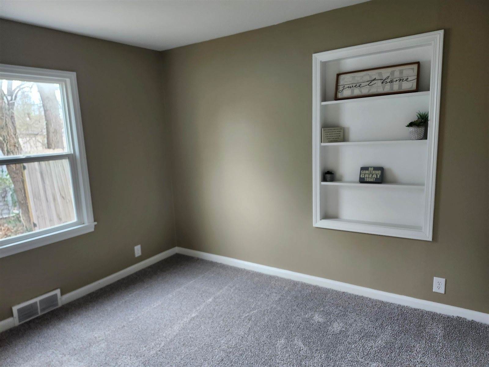 651 Waverly St, Wichita, KS 67218