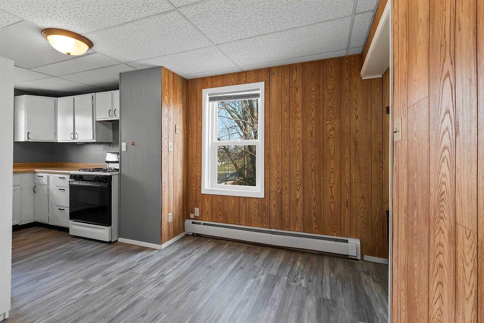 104 East Freeborn Street, Cecil, WI 54111