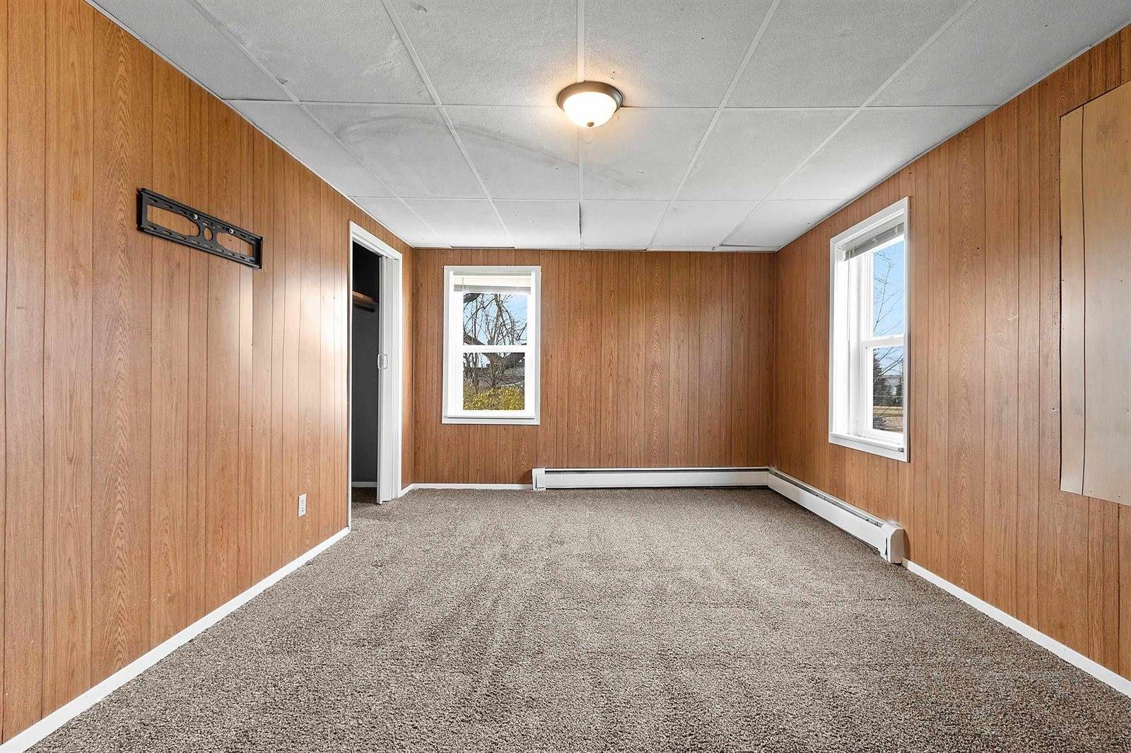 104 East Freeborn Street, Cecil, WI 54111