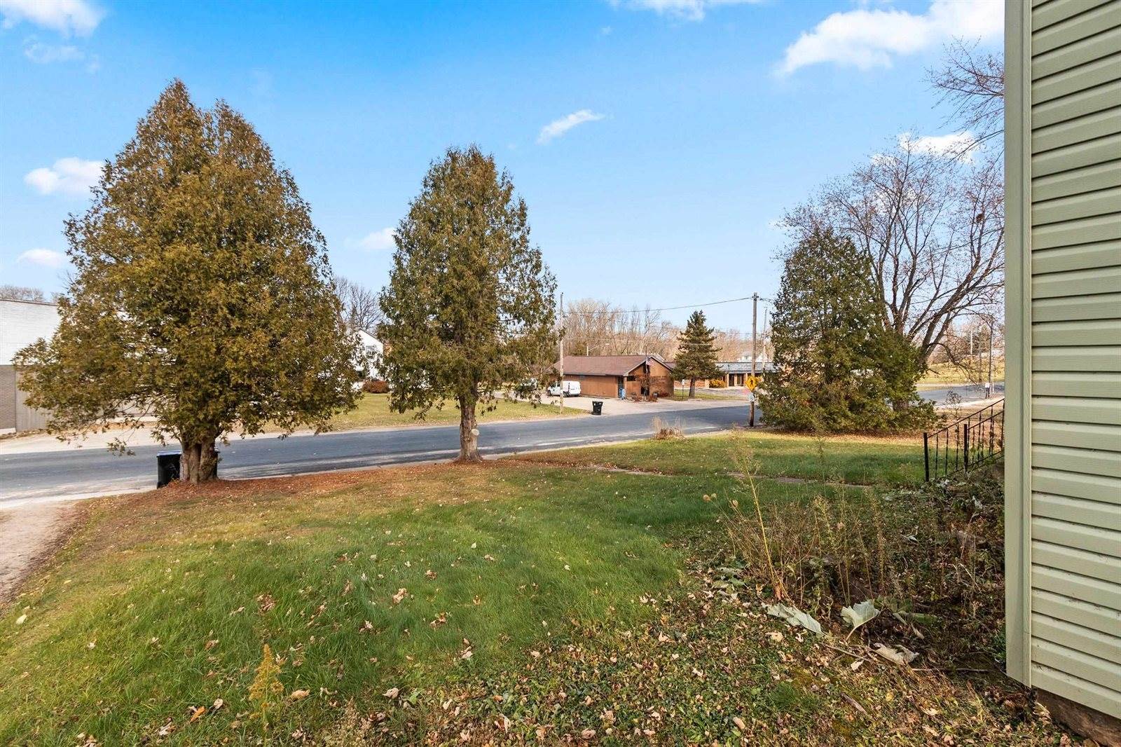104 East Freeborn Street, Cecil, WI 54111
