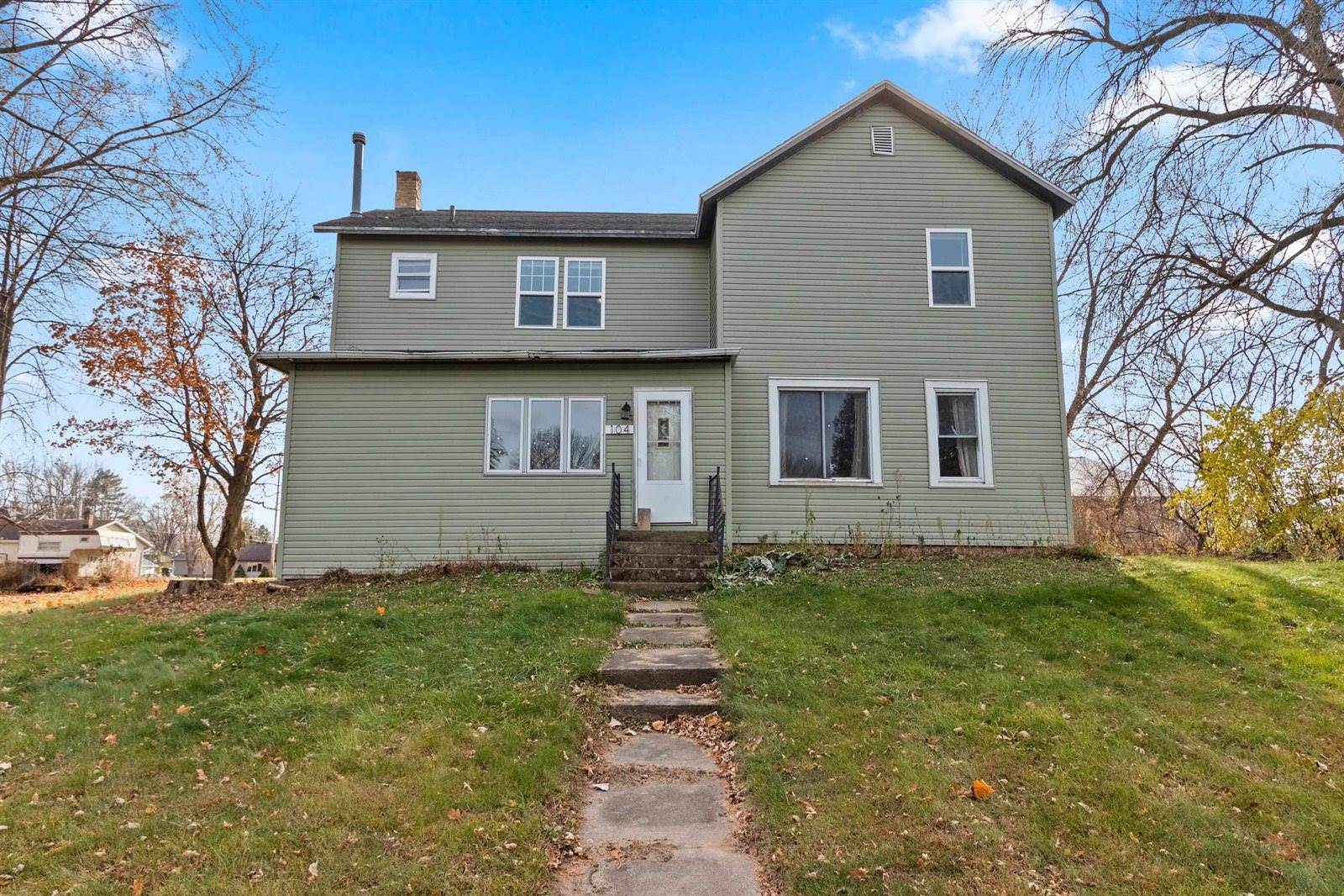 104 East Freeborn Street, Cecil, WI 54111