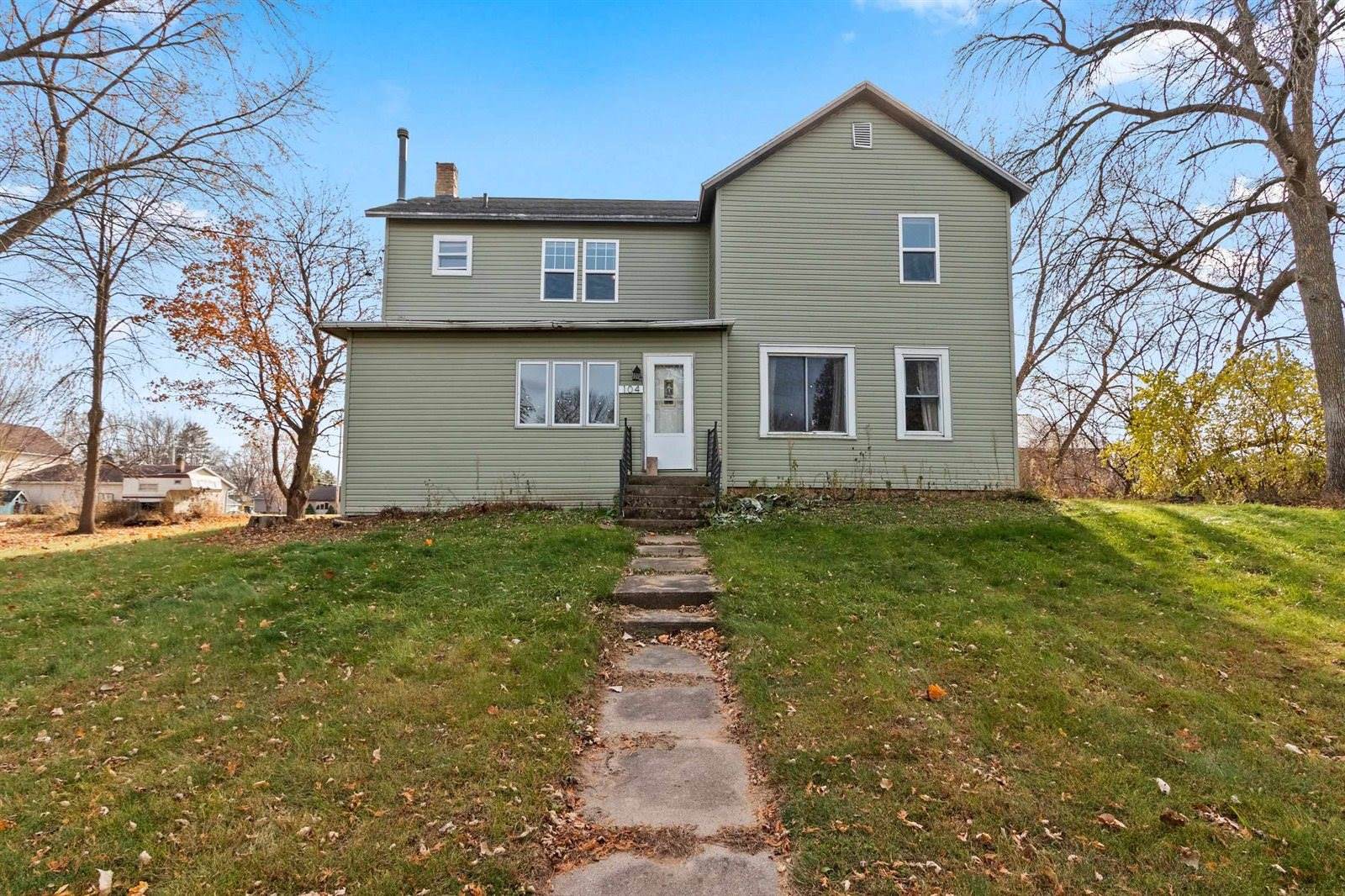 104 East Freeborn Street, Cecil, WI 54111