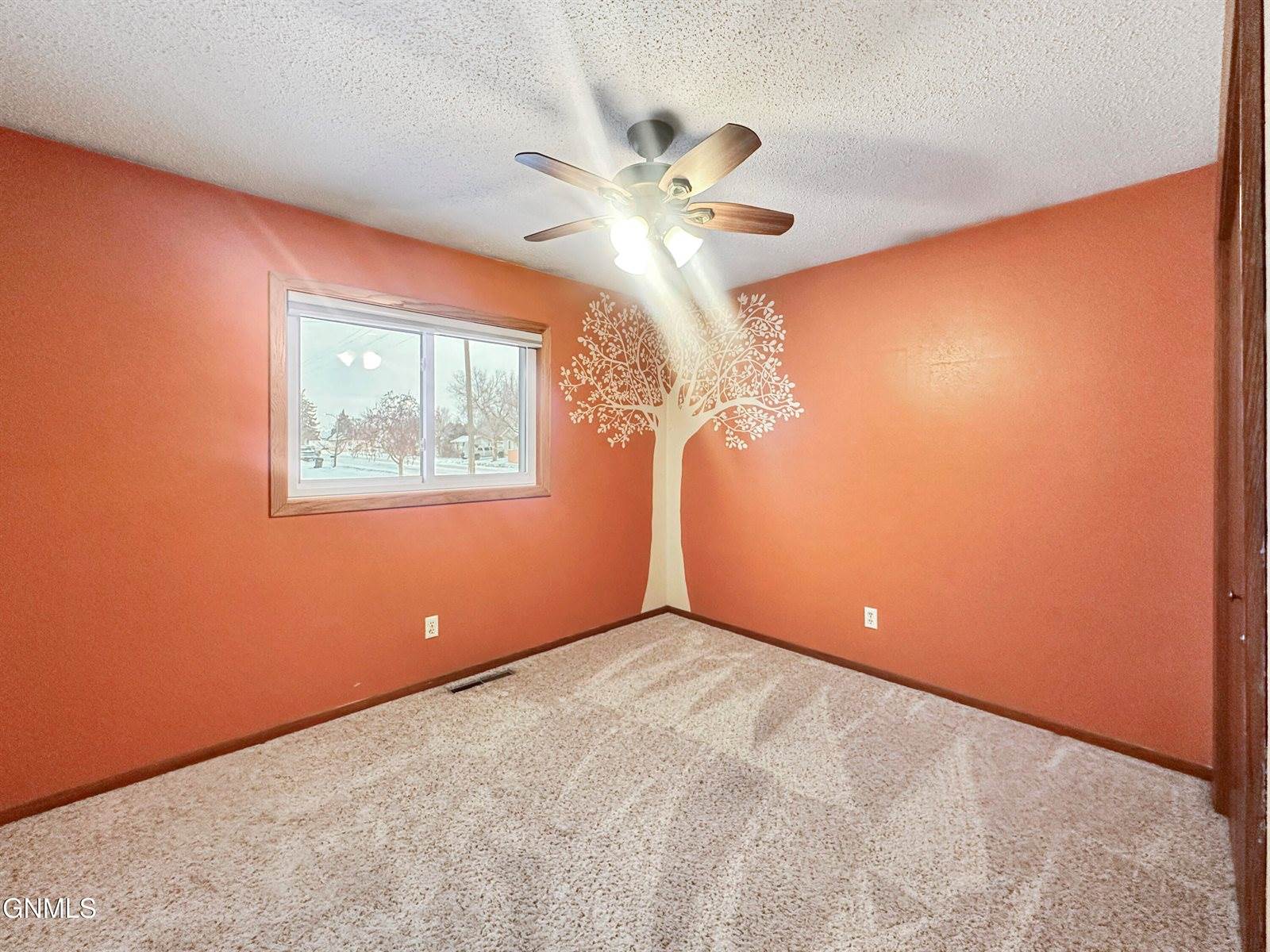 901 6th Street West, Williston, ND 58801