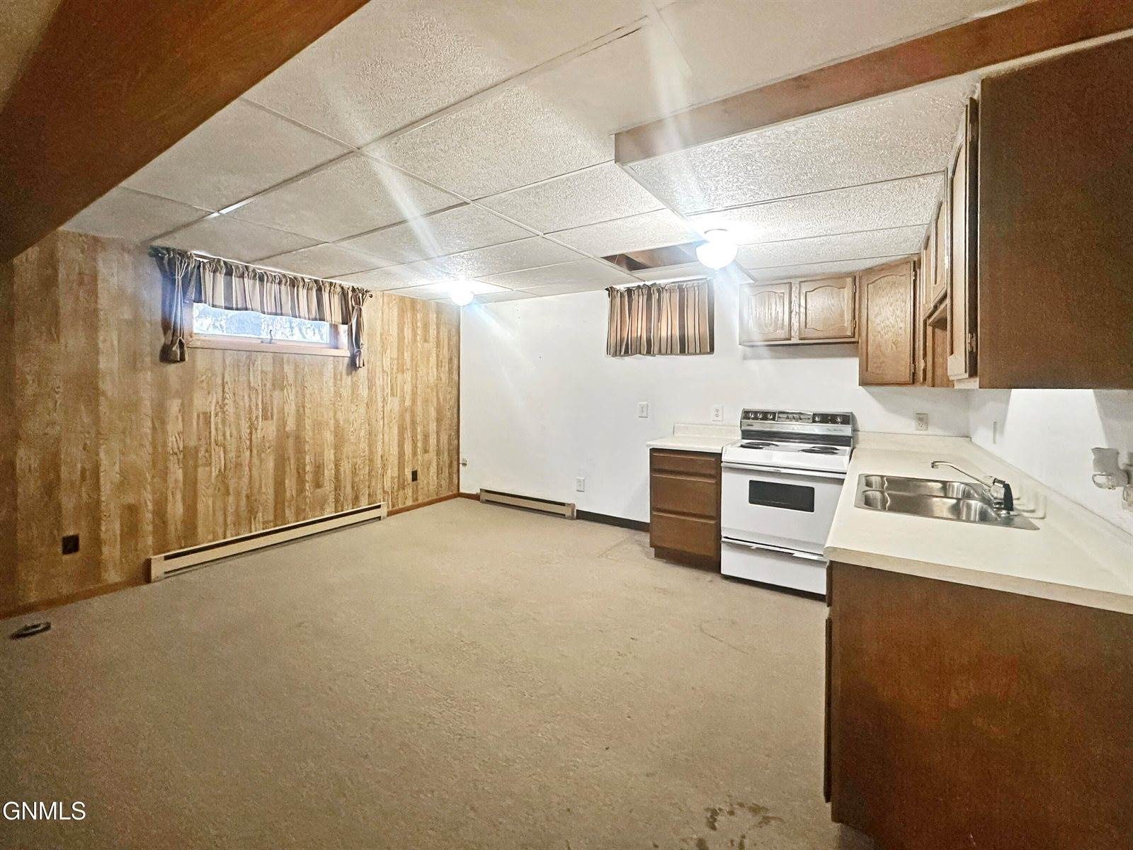 901 6th Street West, Williston, ND 58801