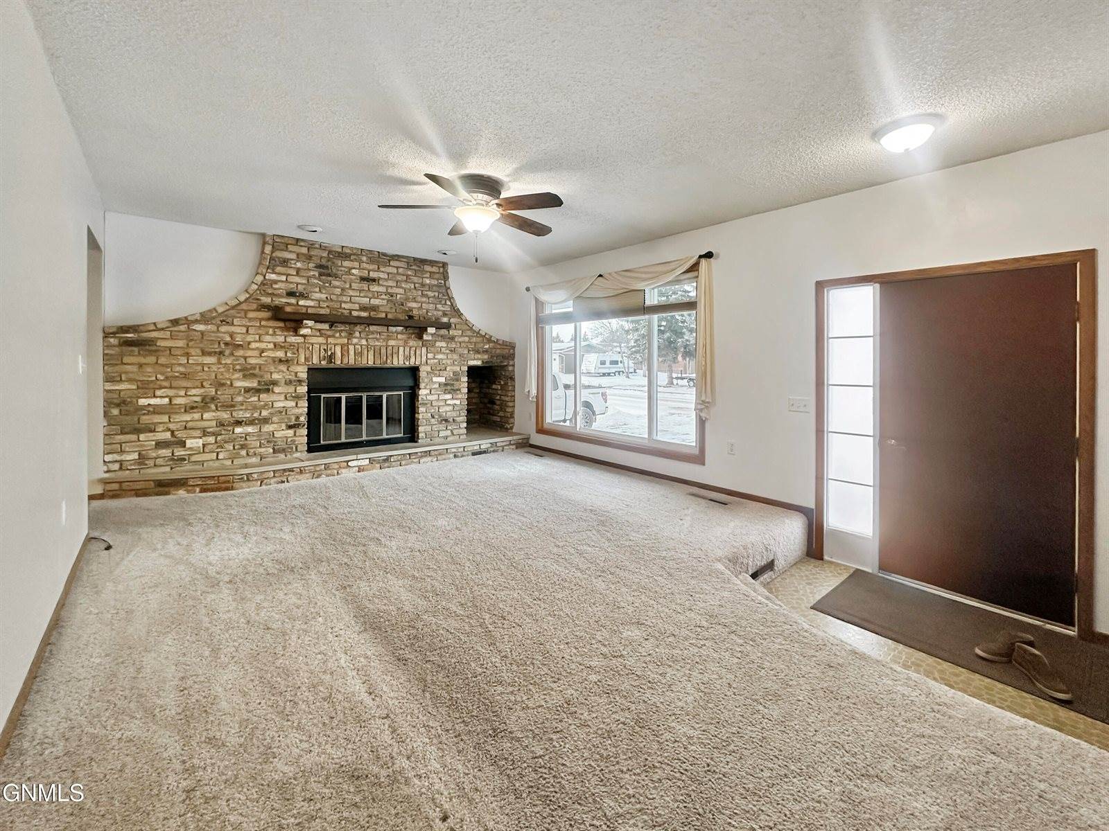 901 6th Street West, Williston, ND 58801