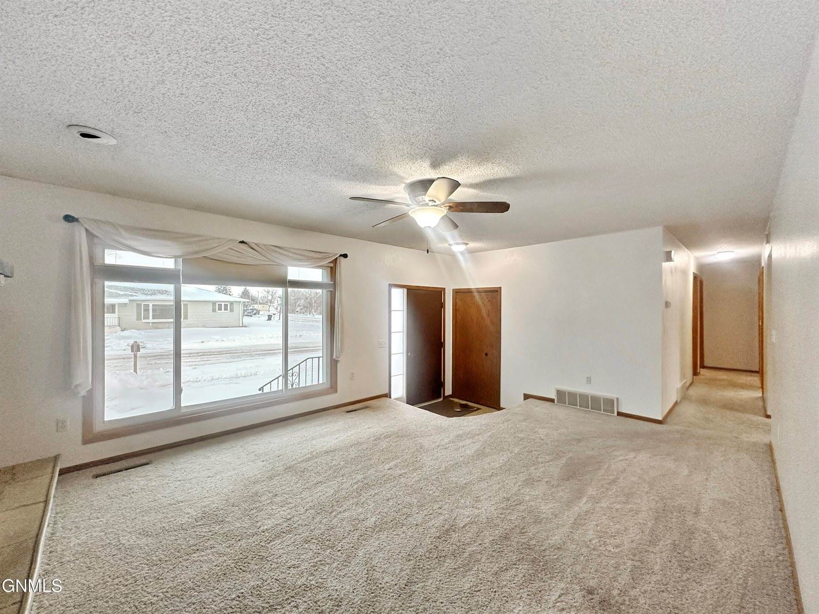 901 6th Street West, Williston, ND 58801