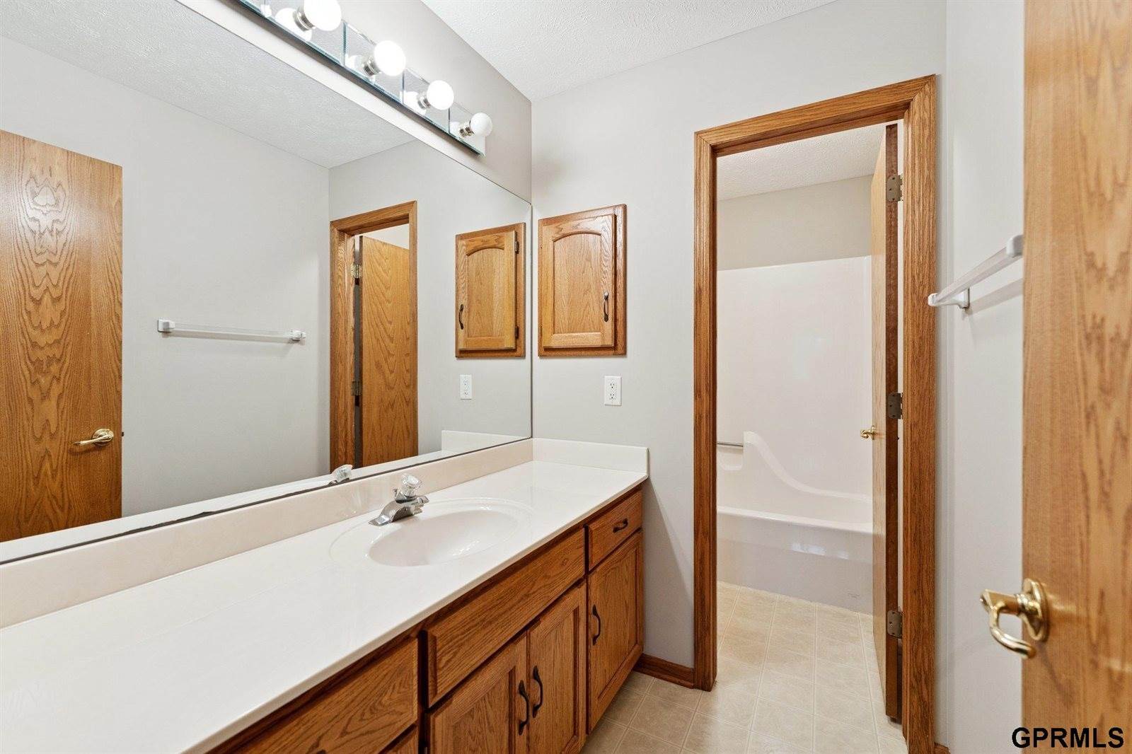 14075 Ellison Avenue, Omaha, NE 68164