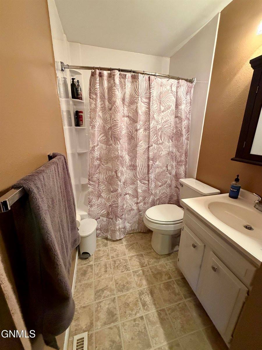 2120 Coulee Drive North, Mandan, ND 58554