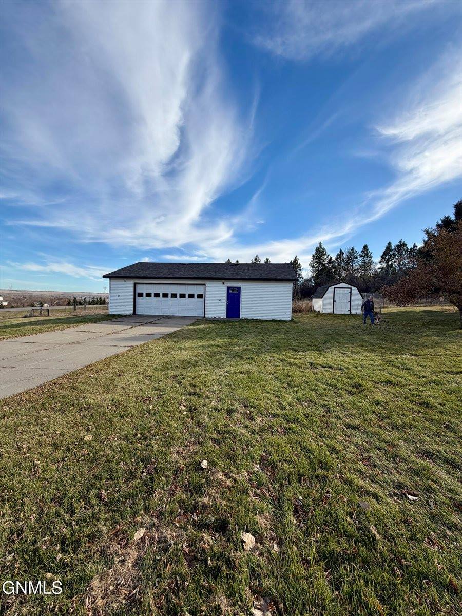 2120 Coulee Drive North, Mandan, ND 58554