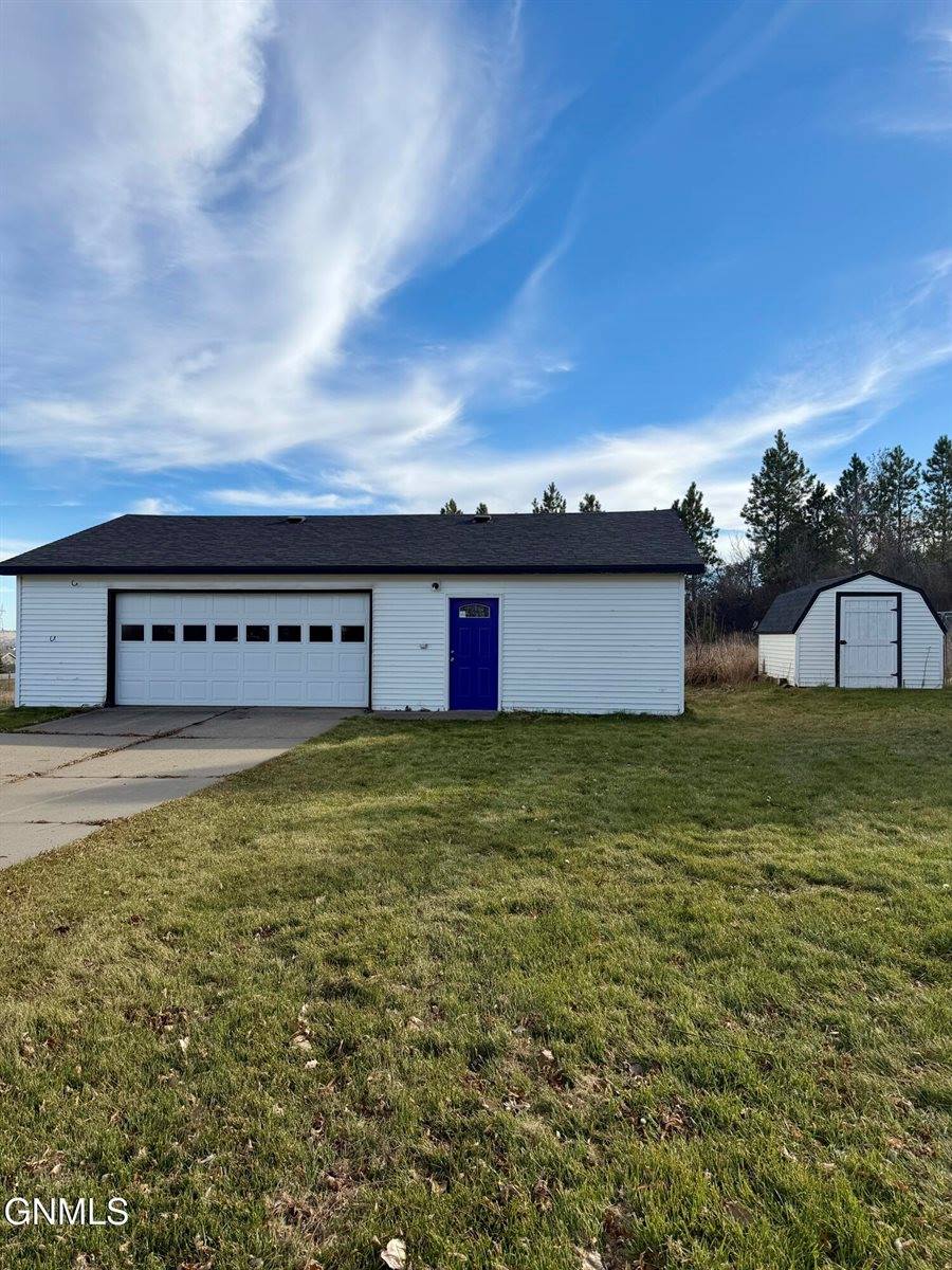 2120 Coulee Drive North, Mandan, ND 58554
