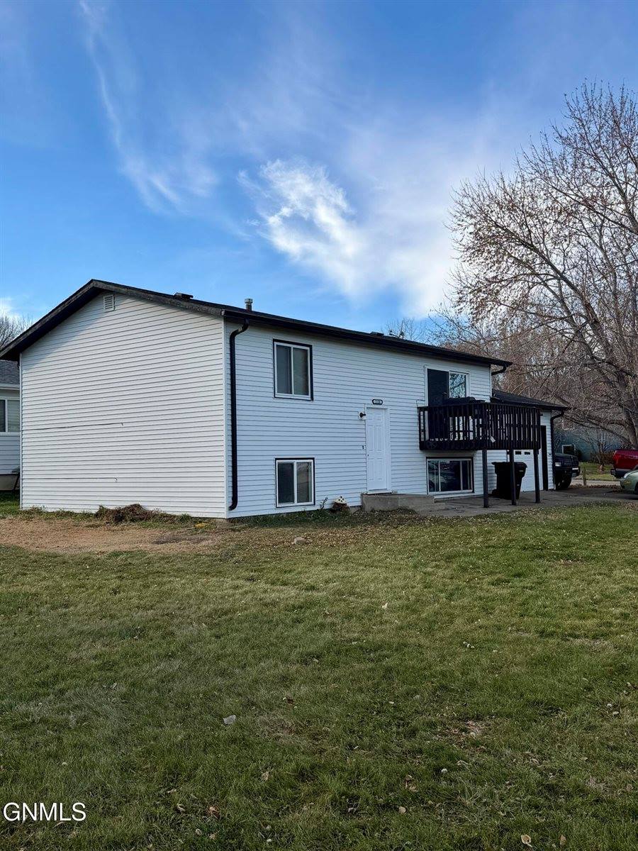 2120 Coulee Drive North, Mandan, ND 58554