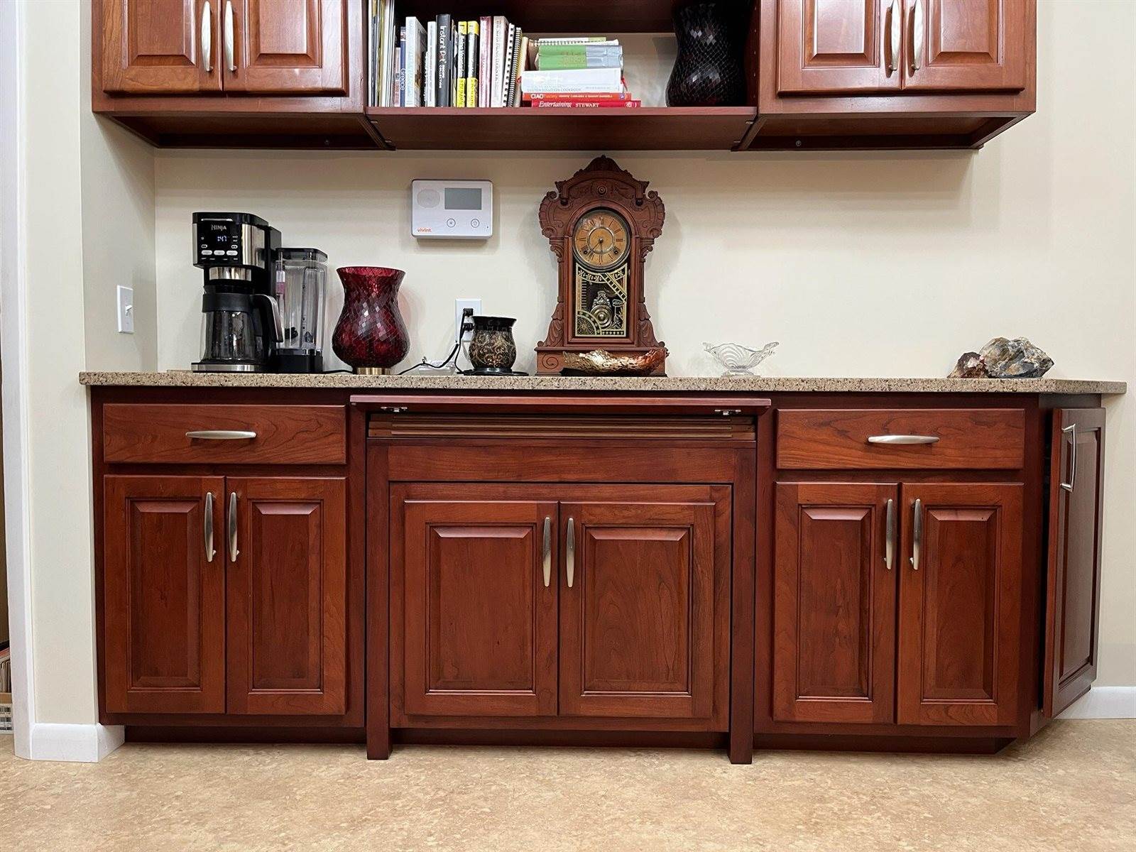 2431 Hillsdale Avenue, Kalamazoo, MI 49006