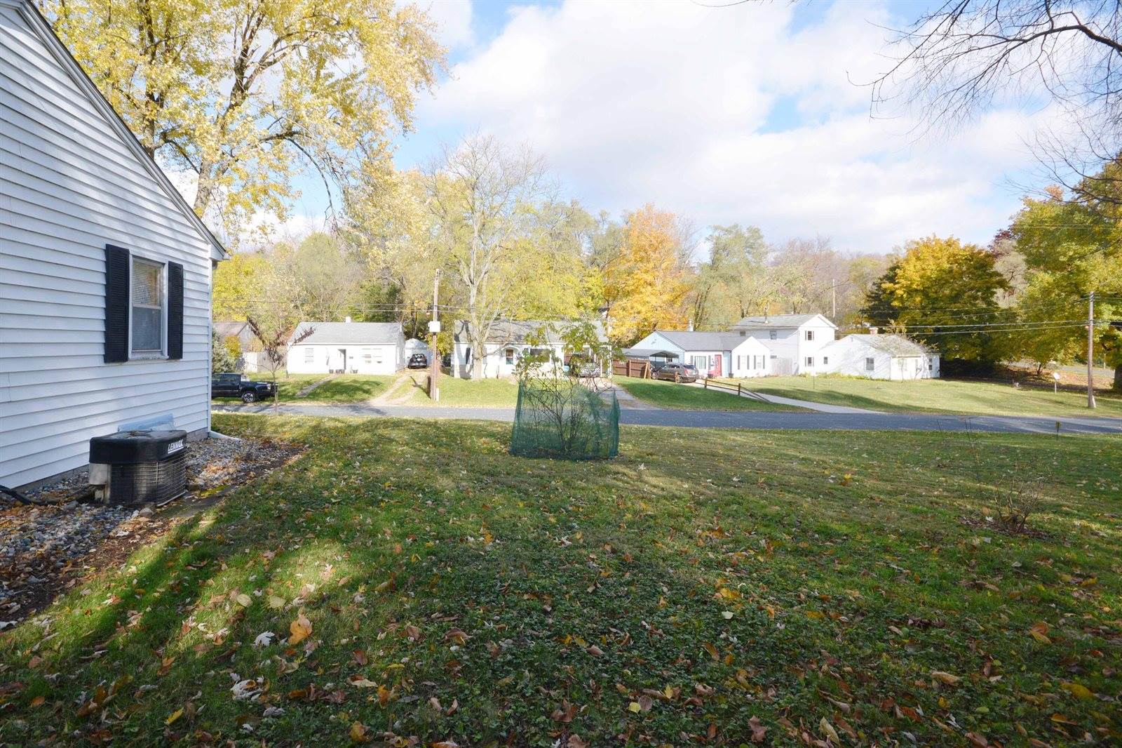 2431 Hillsdale Avenue, Kalamazoo, MI 49006