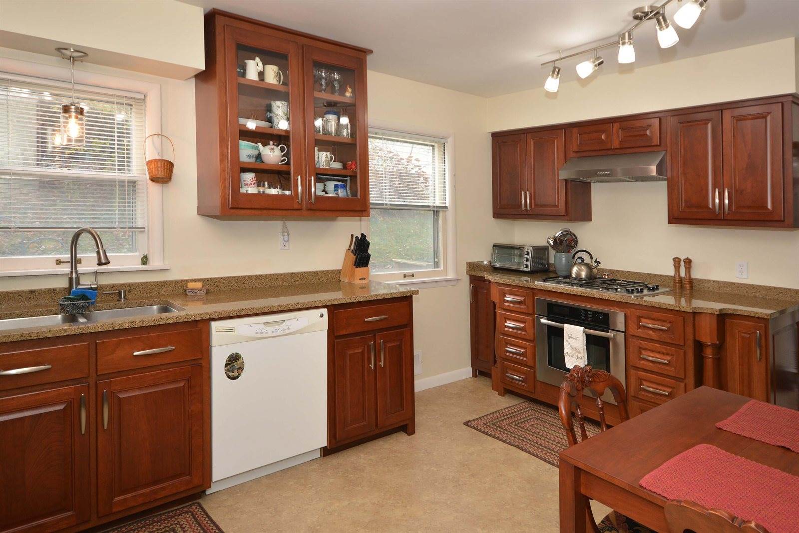 2431 Hillsdale Avenue, Kalamazoo, MI 49006