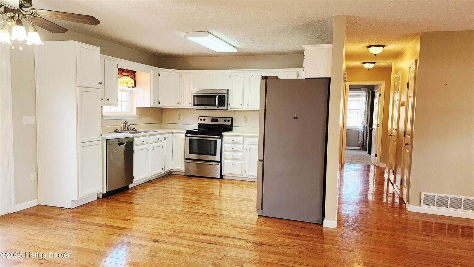 178 Dawson Ln, Radcliff, KY 40160