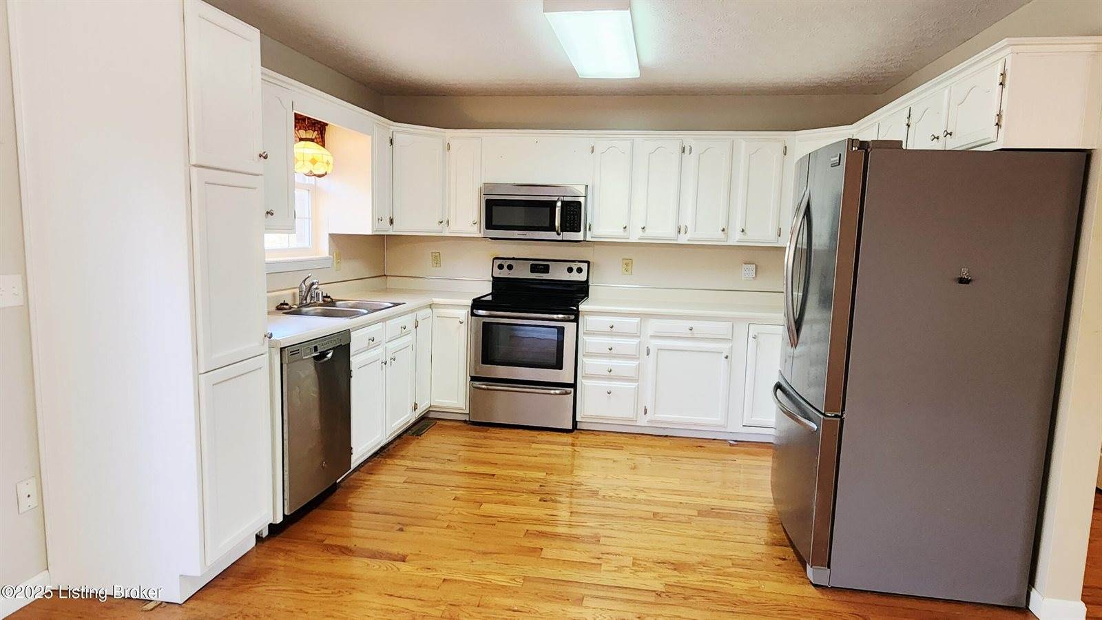 178 Dawson Ln, Radcliff, KY 40160