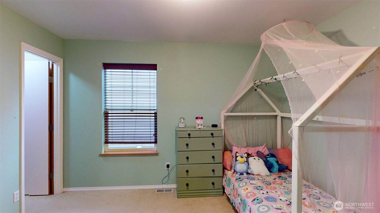 4725 Mount Baker Loop, Mount Vernon, WA 98273