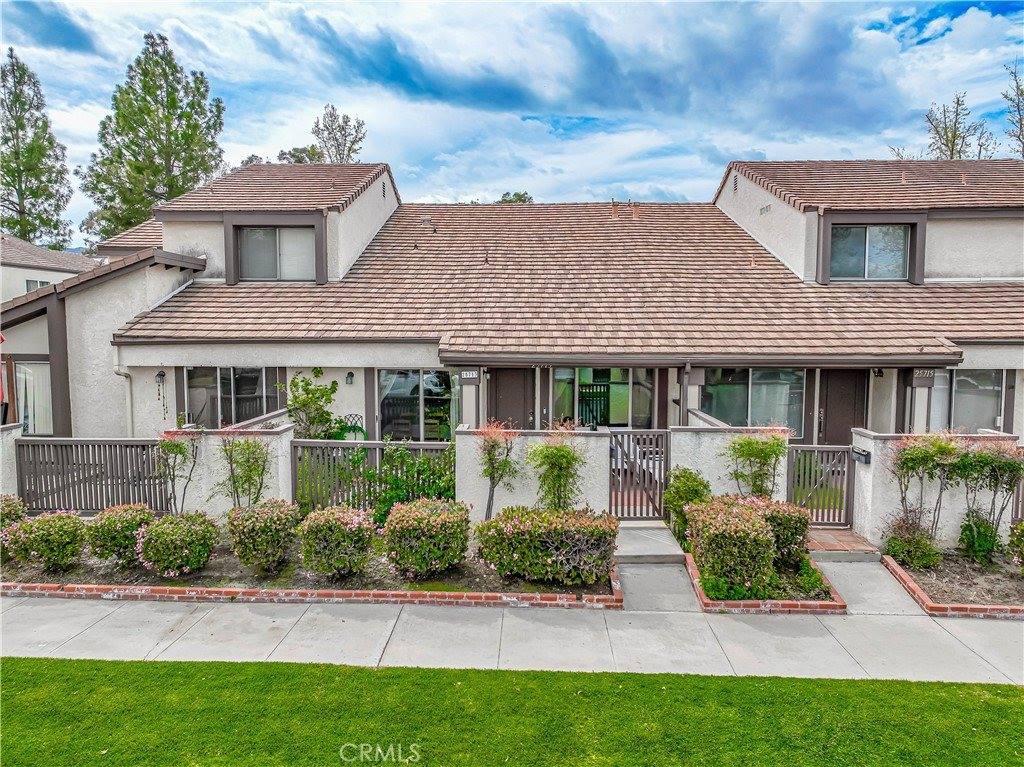 25713 Vista Fairways Drive, Valencia, CA 91355