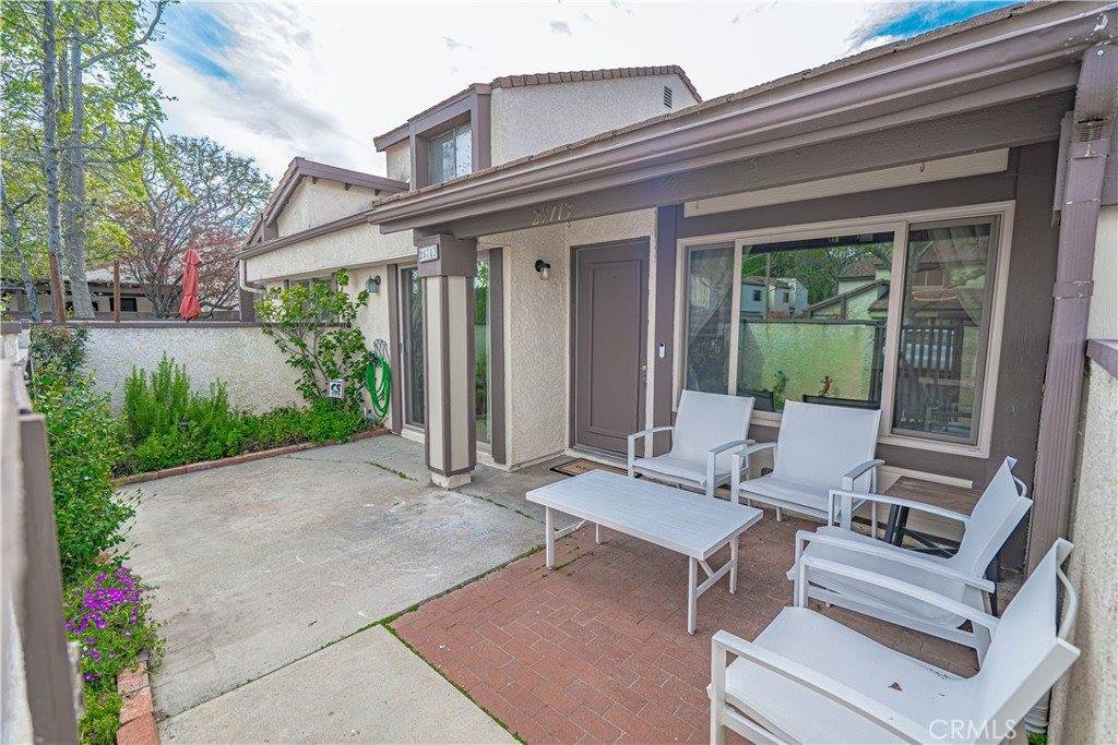 25713 Vista Fairways Drive, Valencia, CA 91355