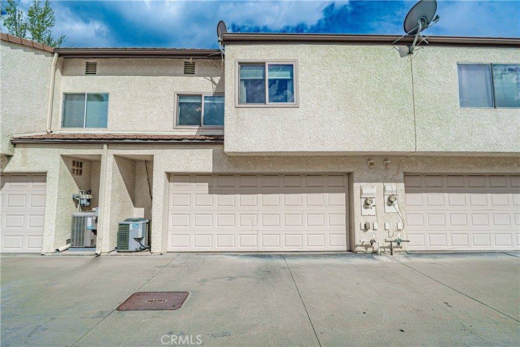 25713 Vista Fairways Drive, Valencia, CA 91355