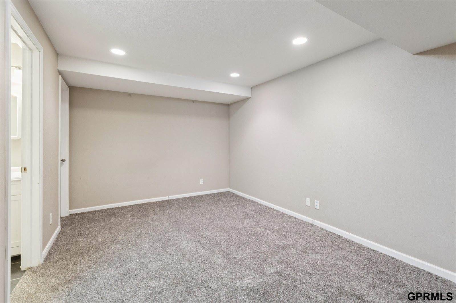 15454 Mormon Circle, Bennington, NE 68007