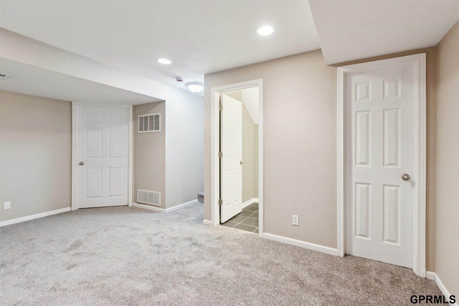 15454 Mormon Circle, Bennington, NE 68007