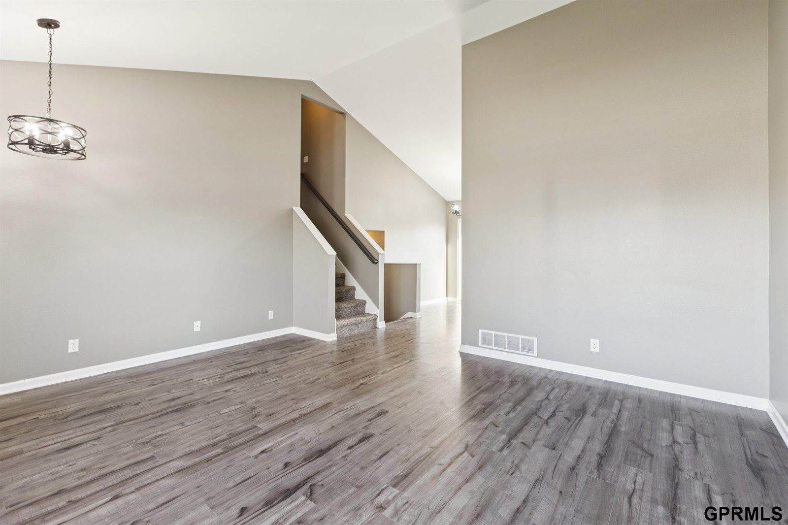 15454 Mormon Circle, Bennington, NE 68007