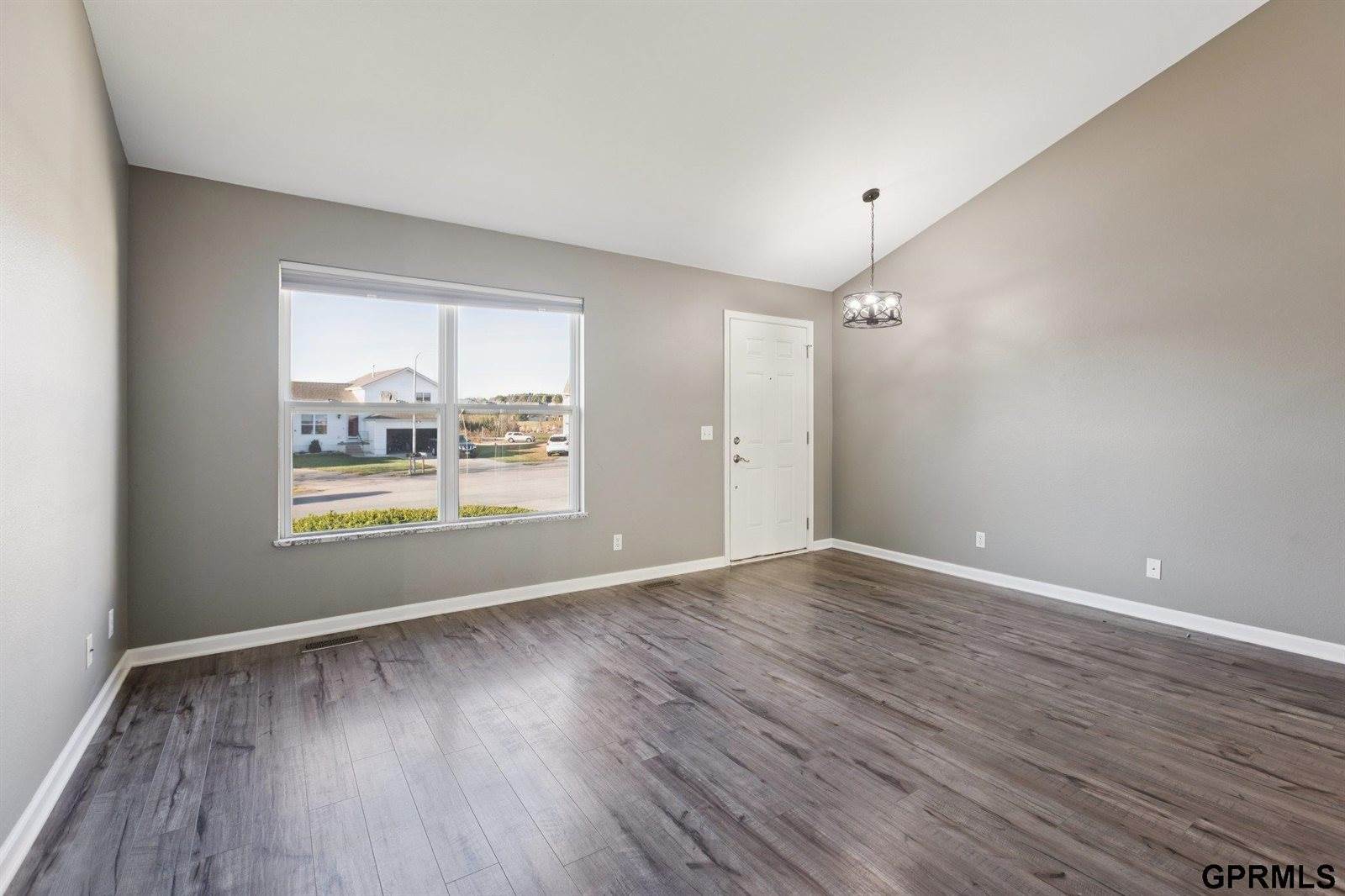 15454 Mormon Circle, Bennington, NE 68007