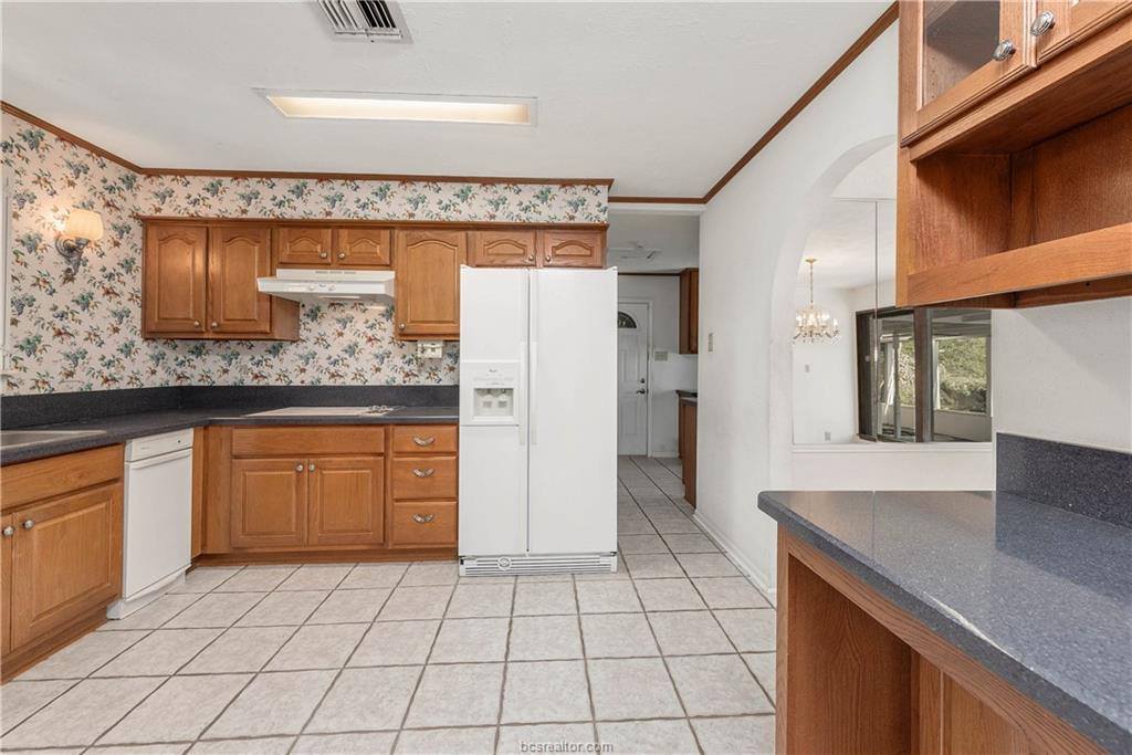 12994 Hunters Creek Road, College Station, TX 77845