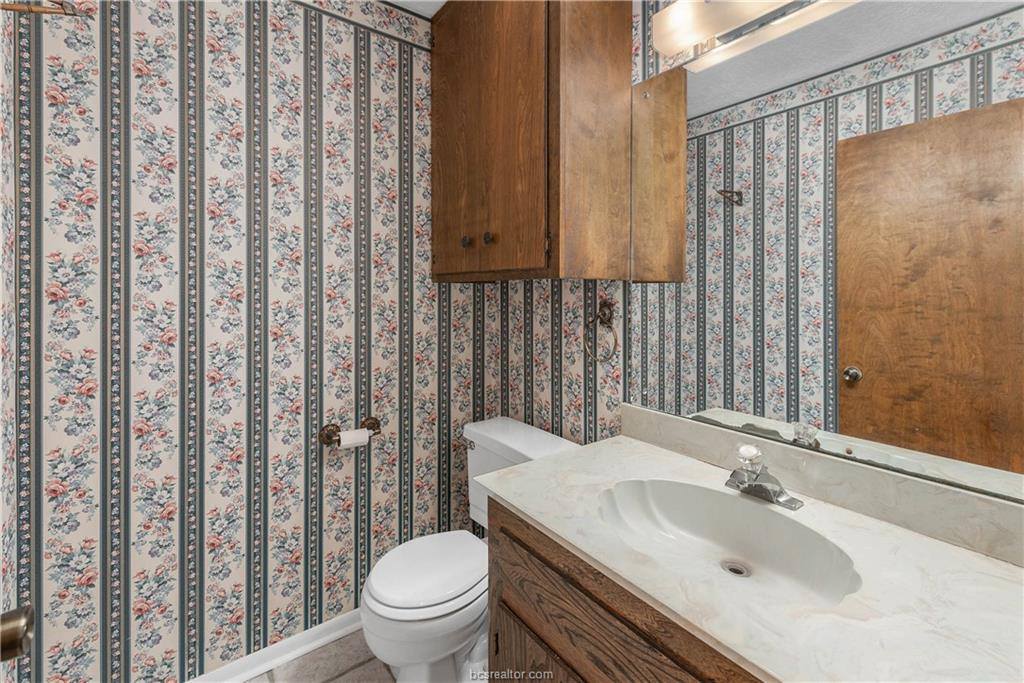 12994 Hunters Creek Road, College Station, TX 77845