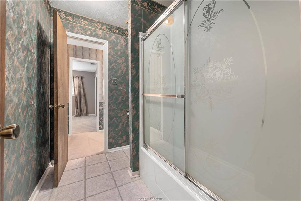 12994 Hunters Creek Road, College Station, TX 77845