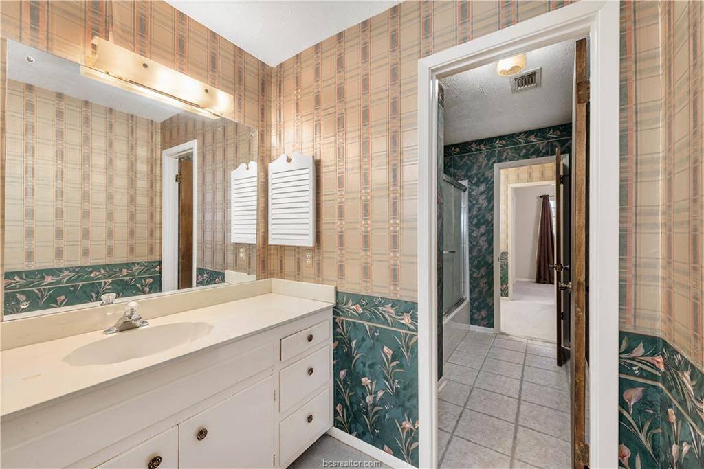 12994 Hunters Creek Road, College Station, TX 77845