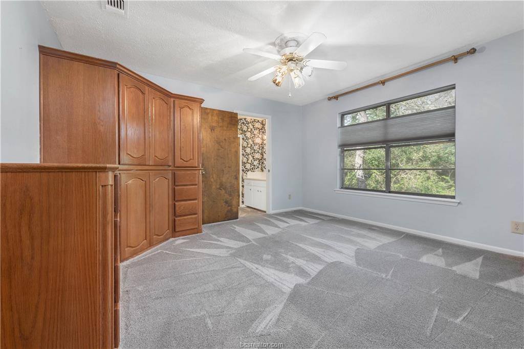 12994 Hunters Creek Road, College Station, TX 77845