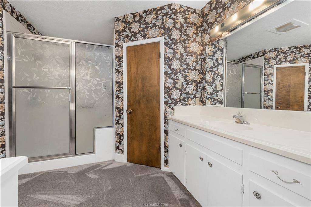 12994 Hunters Creek Road, College Station, TX 77845