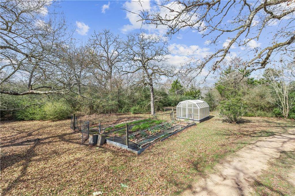 12994 Hunters Creek Road, College Station, TX 77845