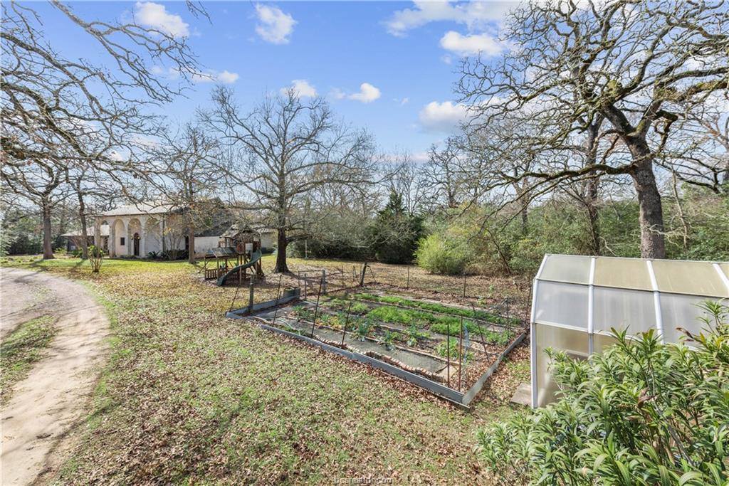 12994 Hunters Creek Road, College Station, TX 77845