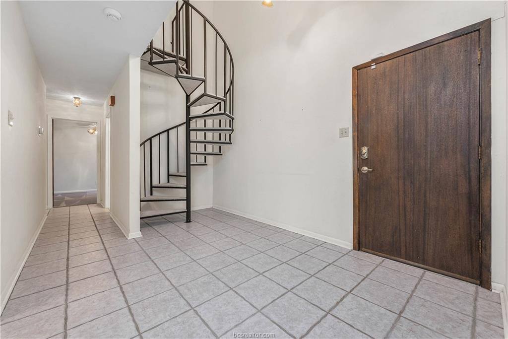 12994 Hunters Creek Road, College Station, TX 77845