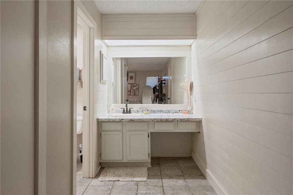 1901 Holleman Drive, College Station, TX 77840