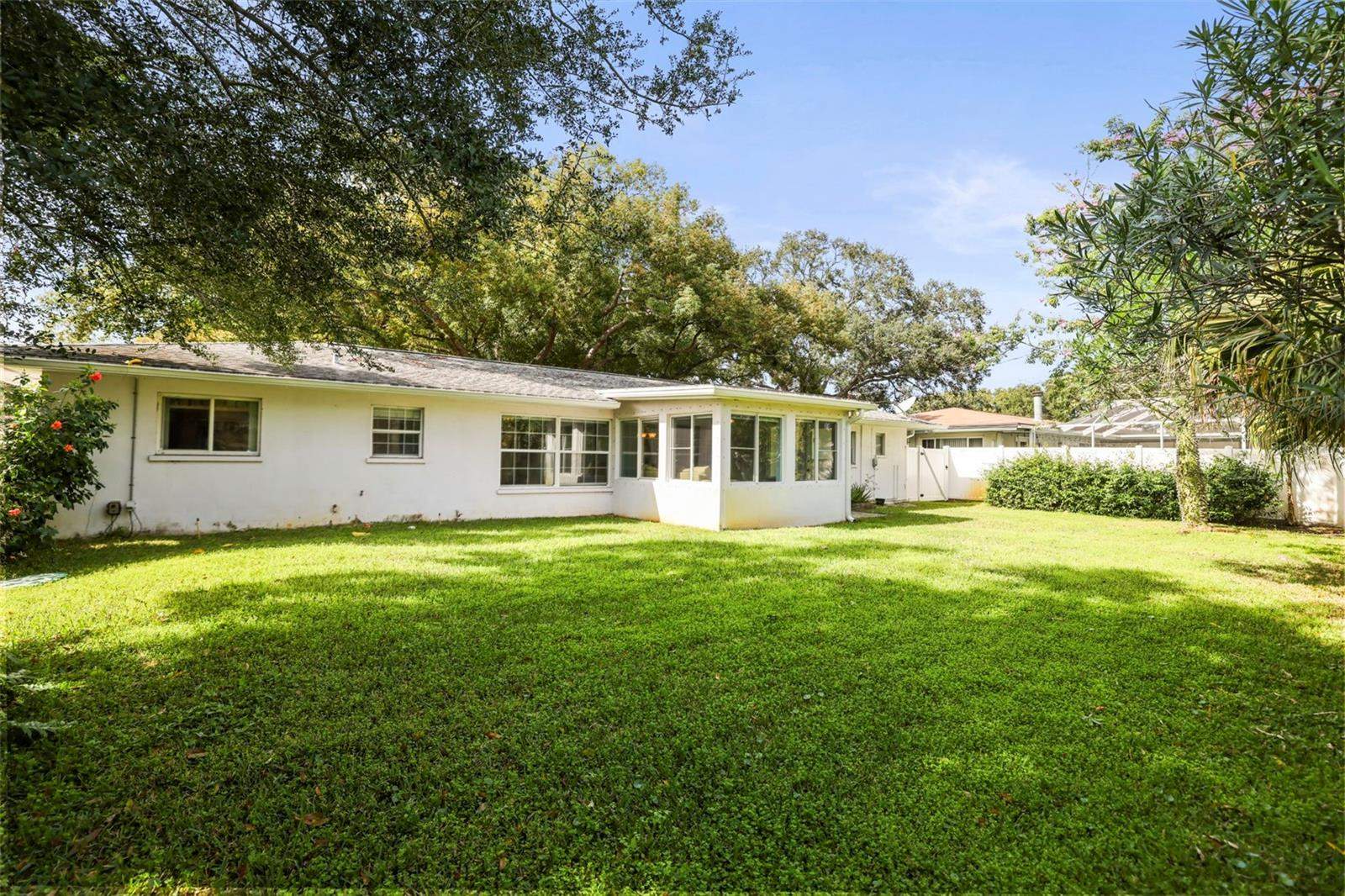 1439 Viewtop Drive, Clearwater, FL 33764