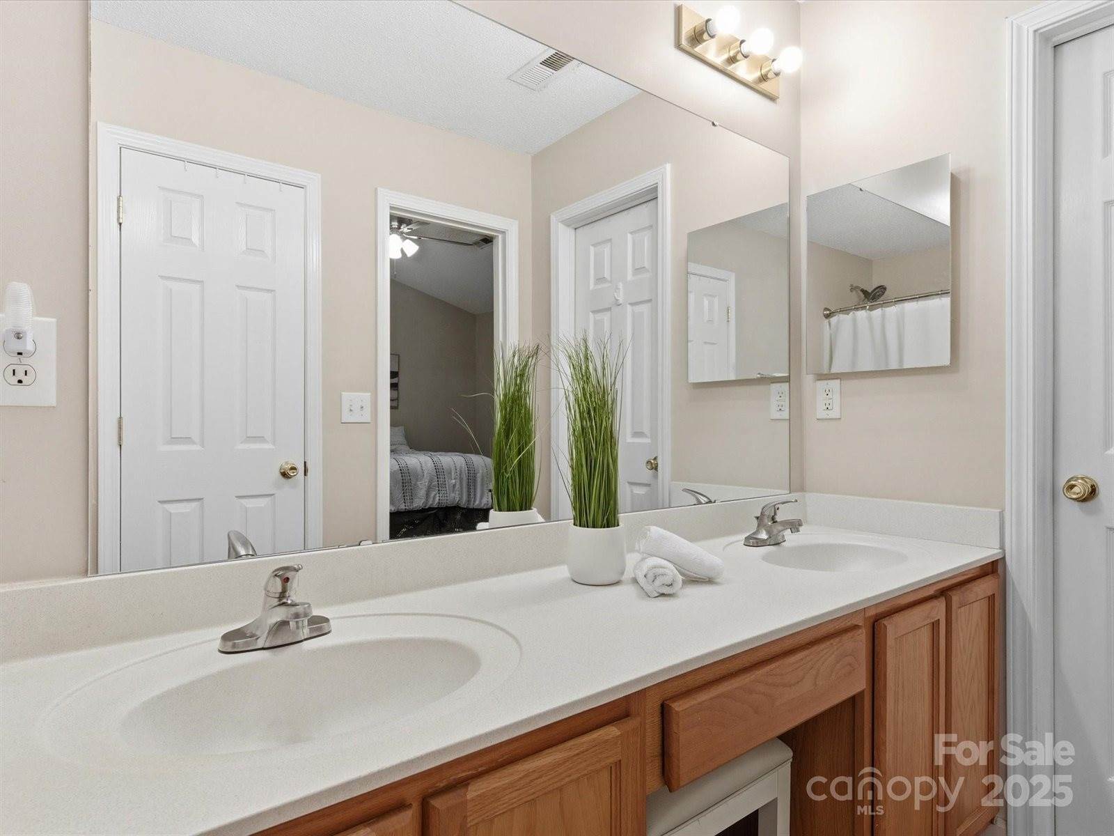 629 Gelderland Drive, Matthews, NC 28104