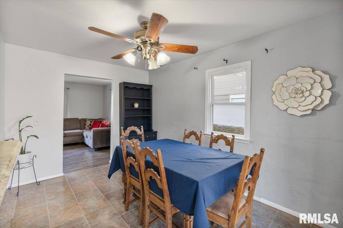 337 5TH Street Court, Silvis, IL 61282