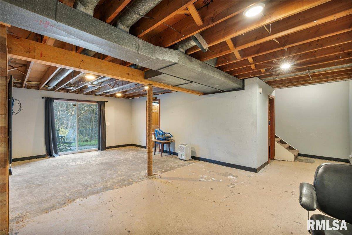 337 5TH Street Court, Silvis, IL 61282